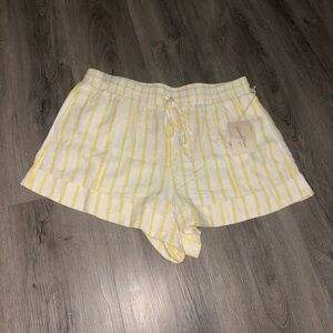 Universal Thread — Yellow Striped Women's Shorts (NWT)